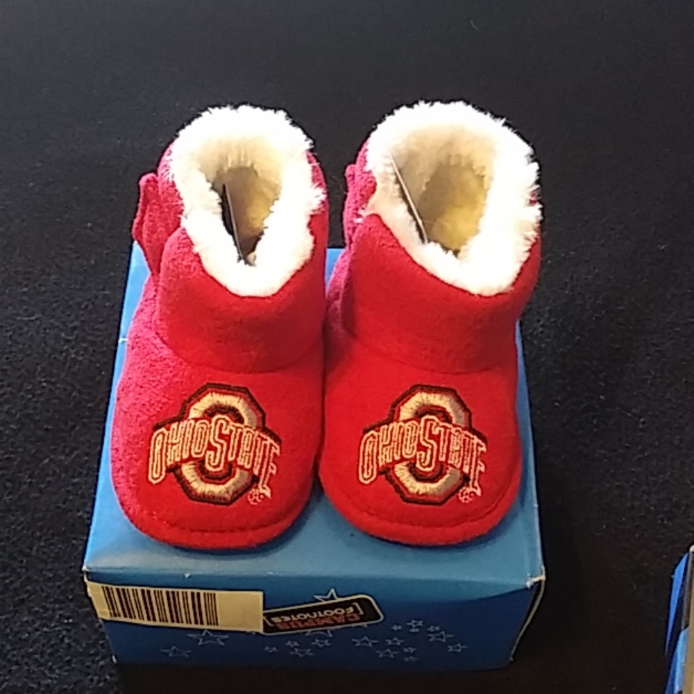 CAMPUS FOOTNOTES 👢